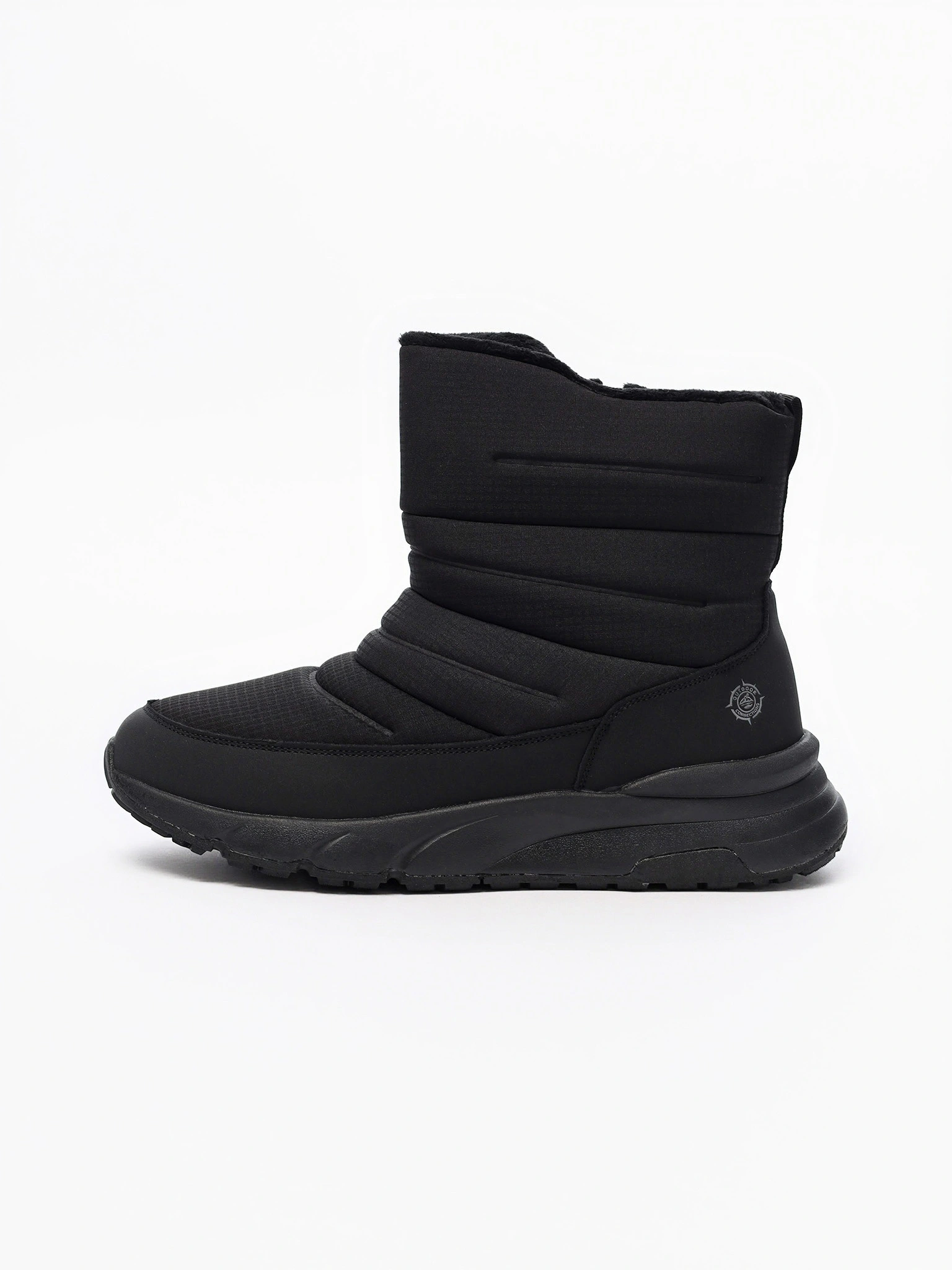 Дутики черного цвета на средней подошве